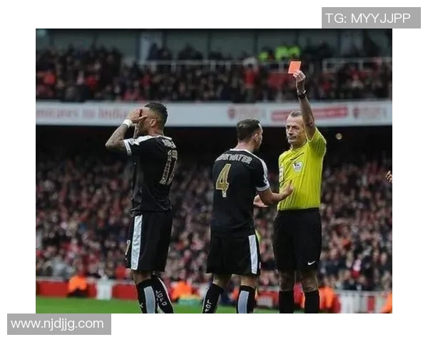 友谊赛精彩对决AC米兰与尤文图斯战成平局引发争议判罚热议