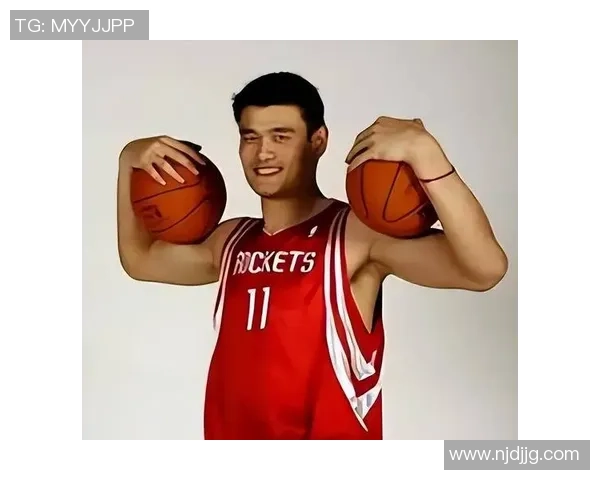 姚明与奥拉朱旺的传奇篮球生涯与跨时代的友谊之路