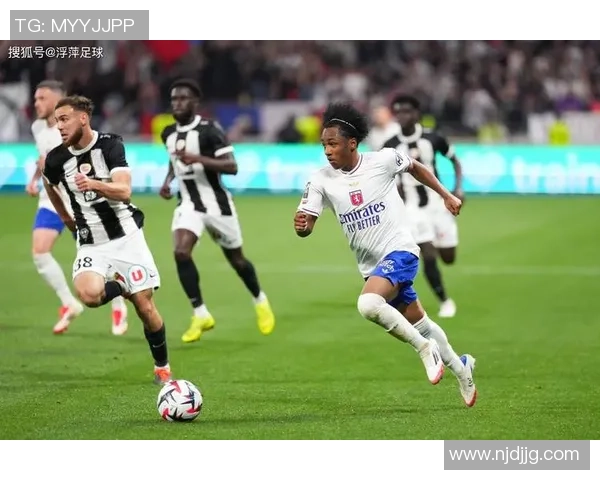 德甲精彩对决：里昂与拜仁激战成平乌龙球引发全场狂欢