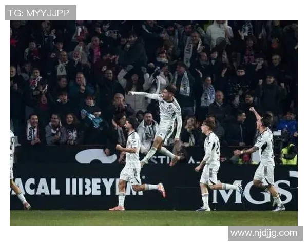 国王杯惊天逆转皇马6-2战胜尤文图斯创造历史冷门瞬间引发全场狂欢 国王杯惊天逆转皇马6-2战胜尤文图斯创造历史冷门瞬间引发全场狂欢