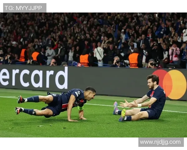 足总杯惊天冷门那不勒斯逆袭巴黎圣日耳曼6-2引发全场震动